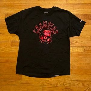 Black XL Red Text Champion Bulldog Graphic Tshirt